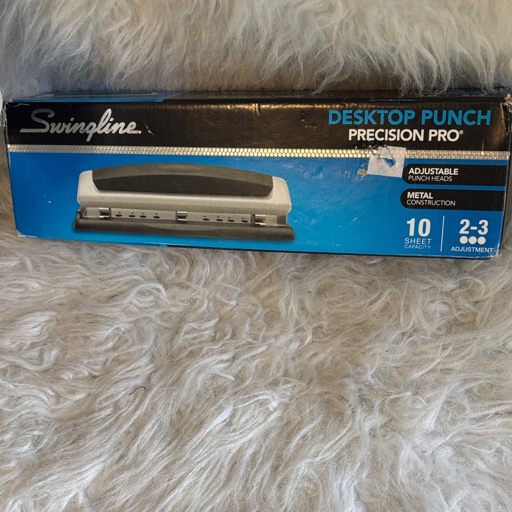 Swingline Desktop Punch Precision Pro - Black and Silver